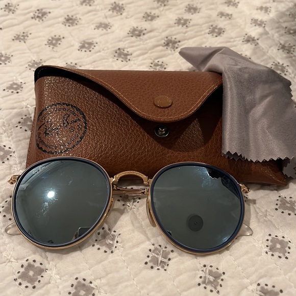 Ray ban round sunglasses with mirrored, blue-rimmed lense - Picture 6 of 7